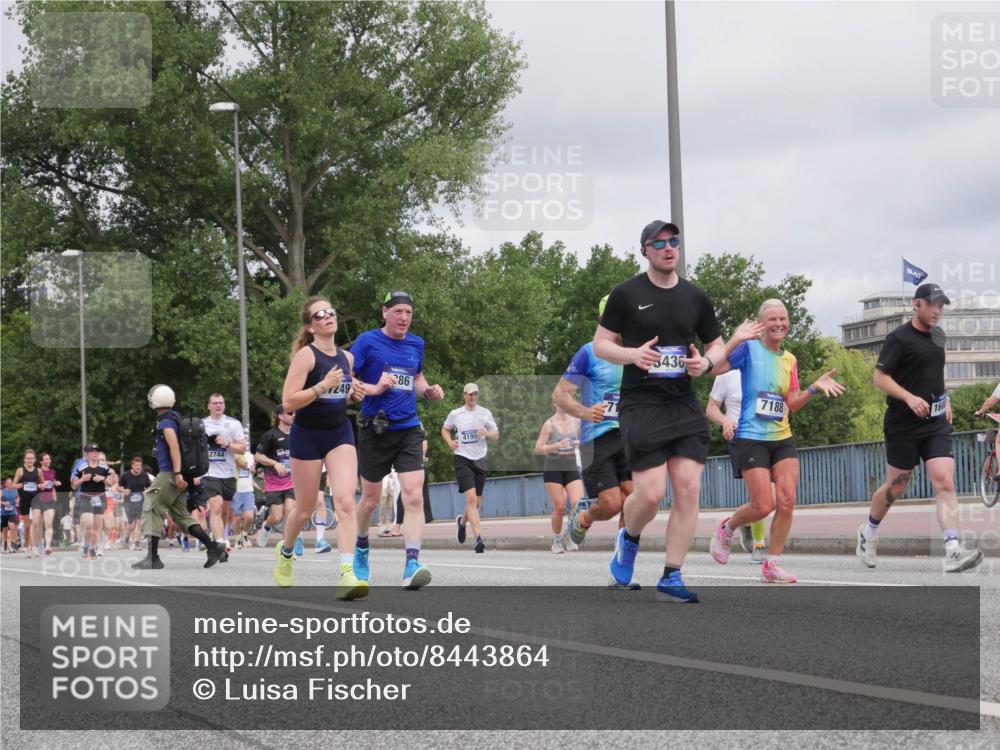 29.06.2025 - hella hamburg halbmarathon Luisa Fischer http://msf.ph/oto/8443864 29.06.2025 10:25:53 Kennedybrücke 2744, 249, 86, 4190, 71, 5436, 7188, 160, 2479, 2744, 2886, 3430, 3600, 4190, 4266, 6049, 6826, 6881, 7188, 7190, 7276, 7925, 9392, 10210, 10573 meine-sportfotos.de