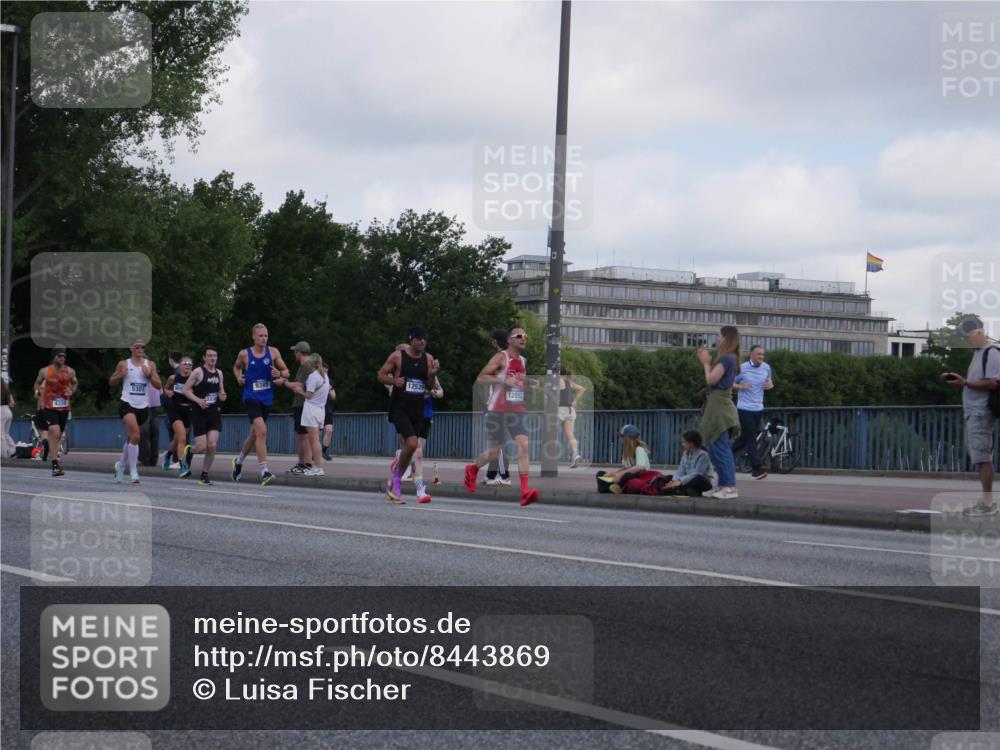 29.06.2025 - hella hamburg halbmarathon Luisa Fischer http://msf.ph/oto/8443869 29.06.2025 09:45:07 Kennedybrücke 5301, 9385, 12529, 12992, 4338, 9097, 9385 meine-sportfotos.de