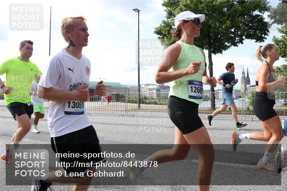 29.06.2025 - hella hamburg halbmarathon Lena Gebhardt http://msf.ph/oto/8443878 29.06.2025 09:53:12 Lombardsbrücke 13051, 1268, 1012, 1070, 1163, 1176, 1391, 1466, 1558, 1613, 1735, 1750, 1759, 1782, 2048, 2213, 2233, 2234, 2365, 2402, 2590, 2623, 2788, 2970, 3021, 3098, 3109, 3124, 3146, 3304, 3907, 3917, 3928, 4080, 4091, 4277, 4310, 4497, 4553, 4691, 4933, 4981, 4997, 5022, 5132, 5476, 5623, 5624, 5682, 5692, 6081, 6152, 6203, 6375, 6460, 6712, 6716, 7005, 7093, 7147, 7191, 7204, 7322, 7325, 7450, 7599, 7765, 7843, 8063, 8145, 8467, 8664, 9126 meine-sportfotos.de