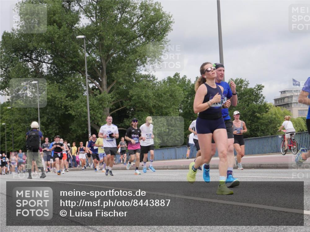 29.06.2025 - hella hamburg halbmarathon Luisa Fischer http://msf.ph/oto/8443887 29.06.2025 10:25:55 Kennedybrücke 2744, 881, 4266, 057, 2479, 2744, 2886, 3430, 3600, 3601, 4190, 4266, 6048, 6881, 7188, 7190, 7276, 9392, 10432, 10573 meine-sportfotos.de