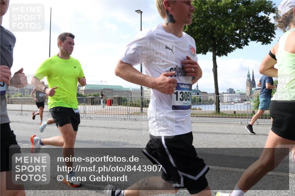 29.06.2025 - hella hamburg halbmarathon Lena Gebhardt http://msf.ph/oto/8443907 29.06.2025 09:53:12 Lombardsbrücke 13015, 13051, 1012, 1070, 1163, 1176, 1391, 1466, 1558, 1613, 1735, 1750, 1759, 1782, 2048, 2213, 2233, 2234, 2365, 2402, 2590, 2623, 2788, 2970, 3021, 3098, 3109, 3124, 3146, 3304, 3907, 3917, 3928, 4080, 4091, 4277, 4310, 4497, 4553, 4691, 4933, 4981, 4997, 5022, 5132, 5476, 5623, 5624, 5682, 5692, 6081, 6152, 6203, 6375, 6460, 6712, 6716, 7005, 7093, 7147, 7191, 7204, 7322, 7325, 7450, 7599, 7765, 7843, 8063, 8145, 8467, 8664, 9126 meine-sportfotos.de