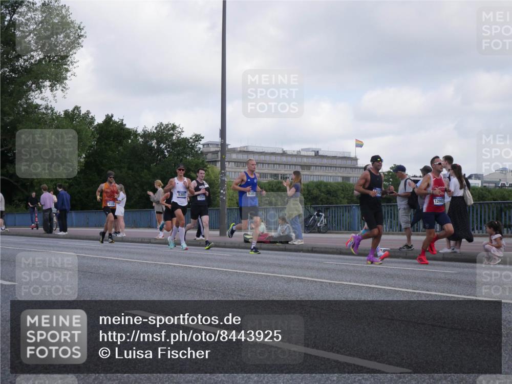 29.06.2025 - hella hamburg halbmarathon Luisa Fischer http://msf.ph/oto/8443925 29.06.2025 09:45:08 Kennedybrücke 4338, 5301, 9385, 12341, 12992, 4338, 9097, 9385 meine-sportfotos.de