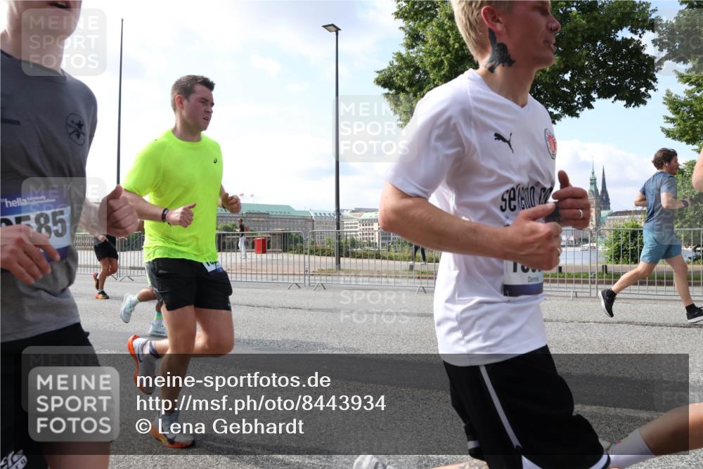 29.06.2025 - hella hamburg halbmarathon Lena Gebhardt http://msf.ph/oto/8443934 29.06.2025 09:53:12 Lombardsbrücke 85, 456, 1012, 1070, 1163, 1176, 1391, 1466, 1558, 1613, 1735, 1750, 1759, 1782, 2048, 2213, 2233, 2234, 2365, 2402, 2590, 2623, 2788, 2970, 3021, 3098, 3109, 3124, 3146, 3304, 3907, 3917, 3928, 4080, 4091, 4277, 4310, 4497, 4553, 4691, 4933, 4981, 4997, 5022, 5132, 5476, 5623, 5624, 5682, 5692, 6081, 6152, 6203, 6375, 6460, 6712, 6716, 7005, 7093, 7147, 7191, 7204, 7322, 7325, 7450, 7599, 7765, 7843, 8063, 8145, 8467, 8664, 9126 meine-sportfotos.de