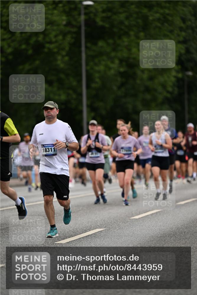 29.06.2025 - hella hamburg halbmarathon Dr. Thomas Lammeyer http://msf.ph/oto/8443959 29.06.2025 10:57:45 Kennedybrücke 1753, 2291, 5562, 6041, 6044, 6913, 7039, 7611, 7890, 8212, 8414, 8515, 8906, 9103, 9368, 9545, 9685, 10490, 11268 meine-sportfotos.de