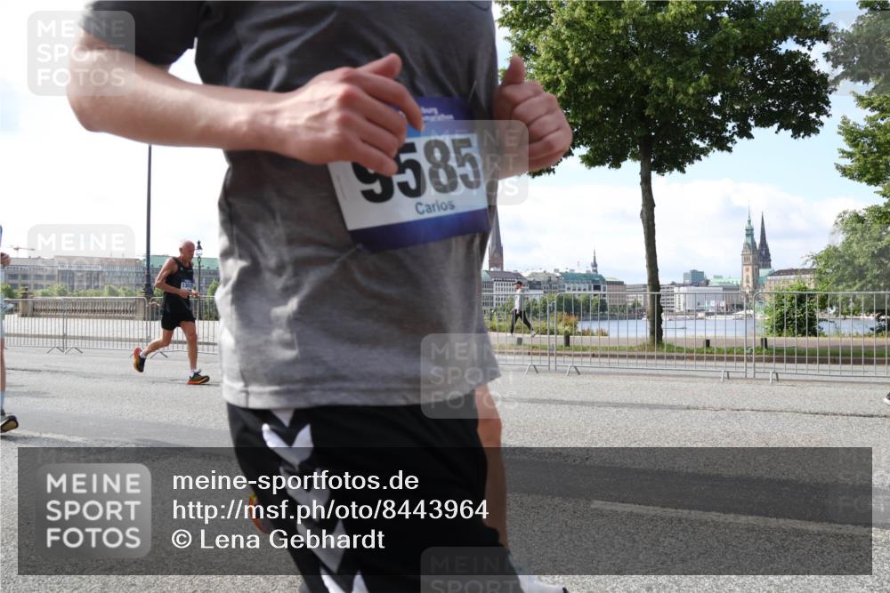 29.06.2025 - hella hamburg halbmarathon Lena Gebhardt http://msf.ph/oto/8443964 29.06.2025 09:53:13 Lombardsbrücke 5585, 1012, 1070, 1163, 1176, 1391, 1466, 1558, 1613, 1735, 1750, 1759, 1782, 2048, 2213, 2233, 2234, 2365, 2402, 2590, 2623, 2788, 2970, 3021, 3098, 3109, 3124, 3146, 3304, 3907, 3917, 3928, 4080, 4091, 4277, 4310, 4553, 4691, 4933, 4981, 4997, 5022, 5132, 5476, 5623, 5624, 5682, 5692, 6081, 6152, 6203, 6375, 6460, 6712, 6716, 7005, 7093, 7147, 7204, 7322, 7325, 7450, 7599, 7765, 7843, 8063, 8145, 8467, 8664, 9126 meine-sportfotos.de