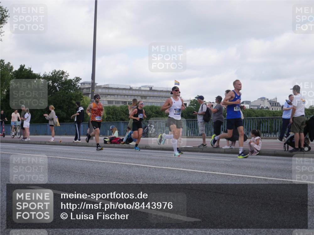 29.06.2025 - hella hamburg halbmarathon Luisa Fischer http://msf.ph/oto/8443976 29.06.2025 09:45:10 Kennedybrücke 4338, 5301, 9385, 4338, 9097, 9385, 9565, 9767, 10867 meine-sportfotos.de