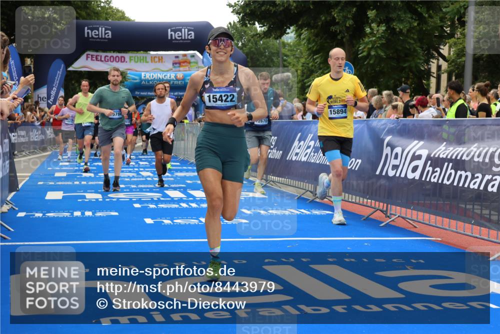 29.06.2025 - hella hamburg halbmarathon Strokosch-Dieckow http://msf.ph/oto/8443979 29.06.2025 10:49:22 Ziel 1342, 1476, 2878, 4183, 4185, 6158, 8437, 8813, 9348, 10053, 10189, 11339, 11779, 11819, 12670, 13269, 13450, 14526, 14838, 15422, 15784, 15894, 15966, 16891, 18476, 18887, 18960 meine-sportfotos.de