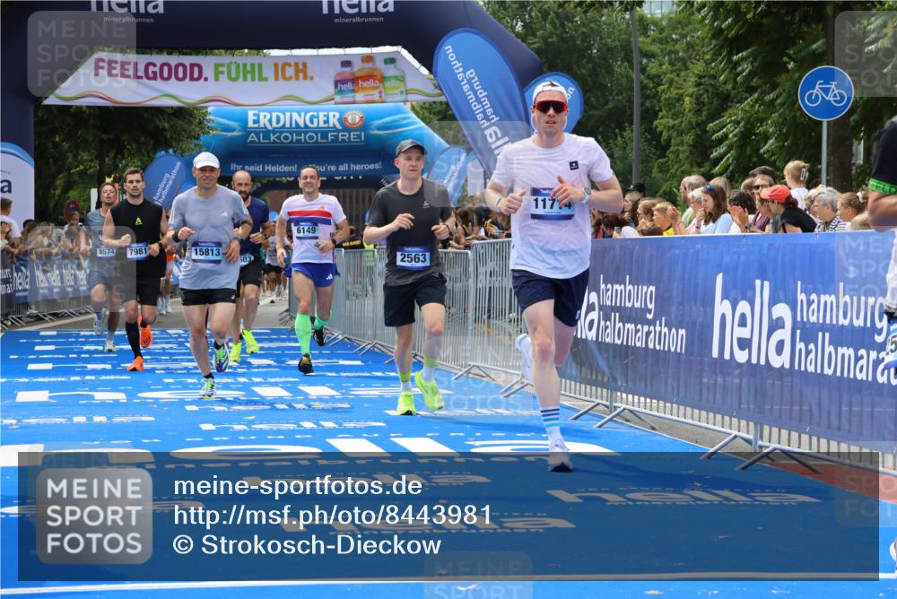 29.06.2025 - hella hamburg halbmarathon Strokosch-Dieckow http://msf.ph/oto/8443981 29.06.2025 10:39:51 Ziel 1603, 1975, 2525, 2563, 2573, 3626, 4766, 5375, 6149, 7981, 8467, 8574, 11714, 14204, 15421, 15744, 15813, 18013 meine-sportfotos.de
