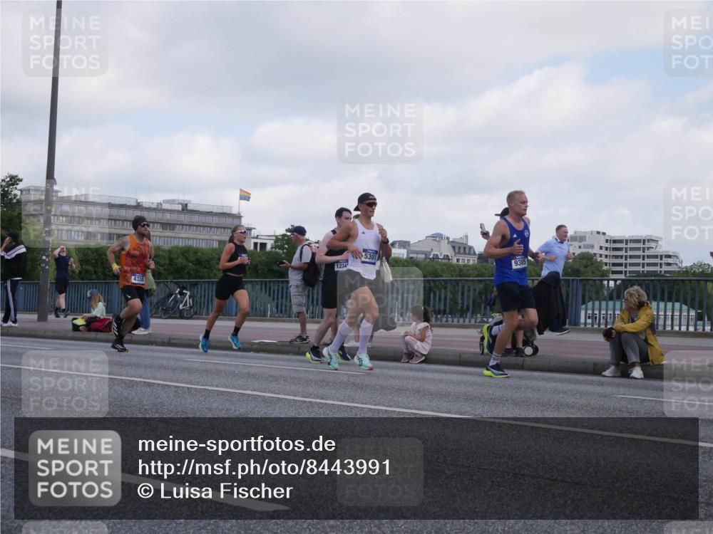 29.06.2025 - hella hamburg halbmarathon Luisa Fischer http://msf.ph/oto/8443991 29.06.2025 09:45:10 Kennedybrücke 4338, 12341, 5301, 9385, 4338, 9097, 9385, 9565, 9767, 10867 meine-sportfotos.de