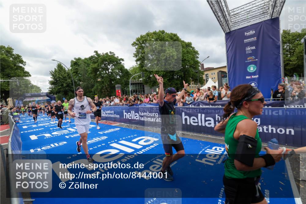 29.06.2025 - hella hamburg halbmarathon Zöllner http://msf.ph/oto/8444001 29.06.2025 10:57:00 Ziel 1955, 2282, 2741, 2759, 4299, 5033, 5418, 6835, 7716, 8669, 11043, 11212, 11638, 14678, 15097, 16470, 16620, 19091 meine-sportfotos.de