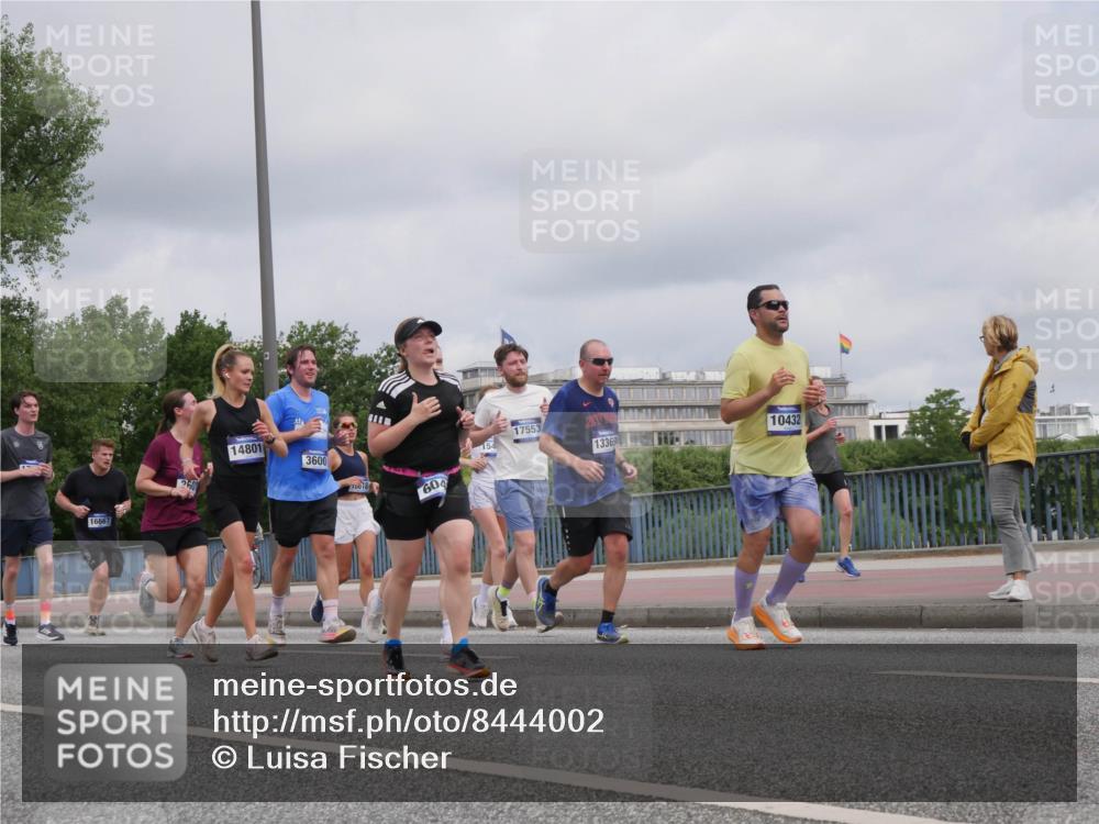29.06.2025 - hella hamburg halbmarathon Luisa Fischer http://msf.ph/oto/8444002 29.06.2025 10:26:02 Kennedybrücke 16667, 260, 14801, 3600, 17553, 018, 13369, 600, 10432, 2514, 2744, 3003, 3600, 3601, 3769, 4969, 5838, 6048, 6747, 7891, 9256, 10432, 10573 meine-sportfotos.de