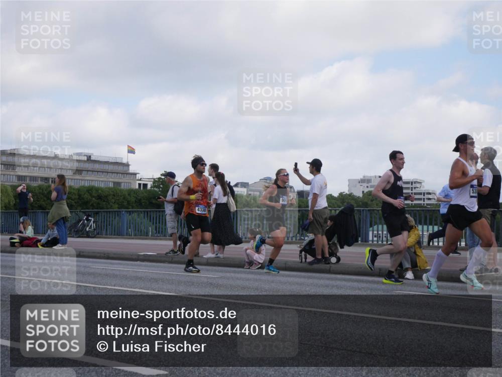 29.06.2025 - hella hamburg halbmarathon Luisa Fischer http://msf.ph/oto/8444016 29.06.2025 09:45:11 Kennedybrücke 4338, 909, 530, 4338, 9097, 9385, 9565, 9767, 10867 meine-sportfotos.de