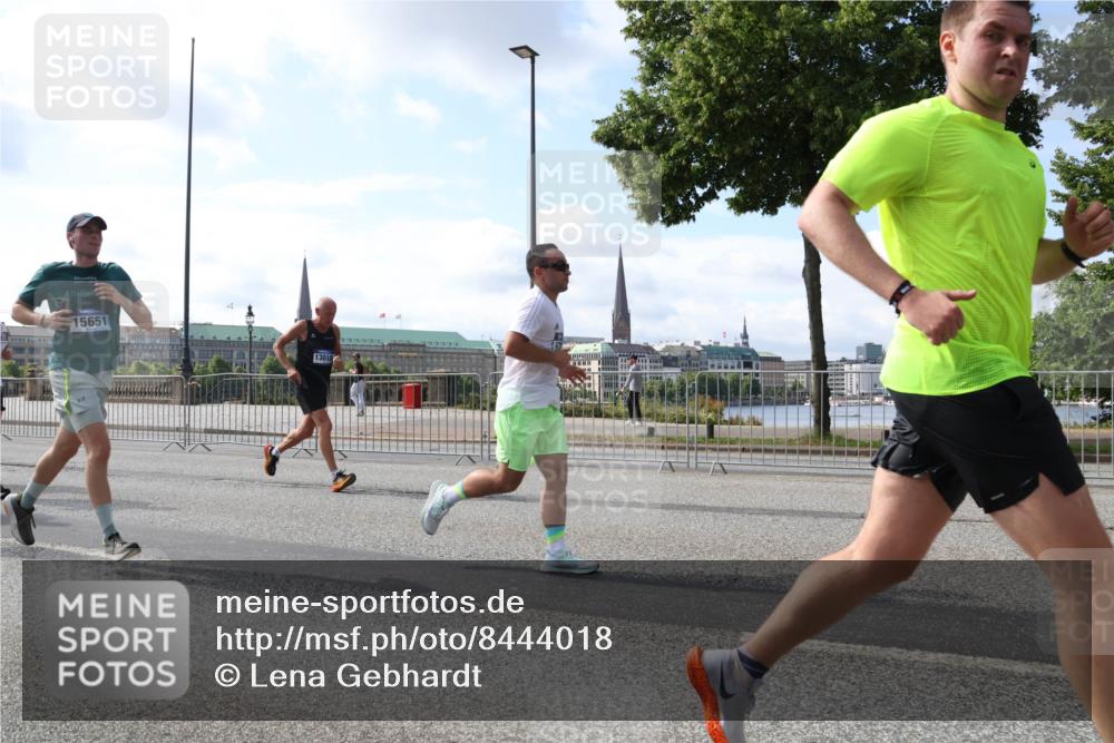 29.06.2025 - hella hamburg halbmarathon Lena Gebhardt http://msf.ph/oto/8444018 29.06.2025 09:53:13 Lombardsbrücke 15651, 13015, 1012, 1070, 1163, 1176, 1391, 1466, 1558, 1613, 1735, 1750, 1759, 1782, 2048, 2213, 2233, 2234, 2365, 2402, 2590, 2623, 2788, 2970, 3021, 3098, 3109, 3124, 3146, 3304, 3907, 3917, 3928, 4080, 4091, 4277, 4310, 4553, 4691, 4933, 4981, 4997, 5022, 5132, 5476, 5623, 5624, 5682, 5692, 6081, 6152, 6203, 6375, 6460, 6712, 6716, 7005, 7093, 7147, 7204, 7322, 7325, 7450, 7599, 7765, 7843, 8063, 8145, 8467, 8664, 9126 meine-sportfotos.de