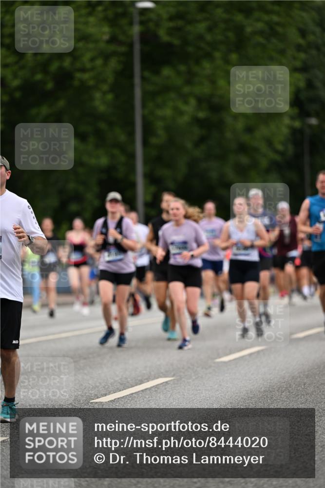 29.06.2025 - hella hamburg halbmarathon Dr. Thomas Lammeyer http://msf.ph/oto/8444020 29.06.2025 10:57:46 Kennedybrücke 1753, 2291, 3226, 4591, 5562, 6041, 6044, 6913, 7039, 7611, 7890, 8212, 8414, 8515, 8906, 9103, 9368, 9545, 9685, 10490, 11268 meine-sportfotos.de