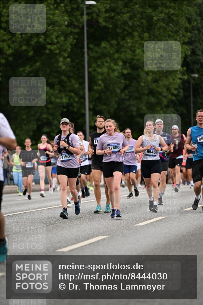 29.06.2025 - hella hamburg halbmarathon Dr. Thomas Lammeyer http://msf.ph/oto/8444030 29.06.2025 10:57:46 Kennedybrücke 1753, 2291, 3226, 4591, 5562, 6041, 6044, 6913, 7039, 7611, 7890, 8212, 8414, 8515, 8906, 9103, 9368, 9545, 9685, 10490, 11268 meine-sportfotos.de
