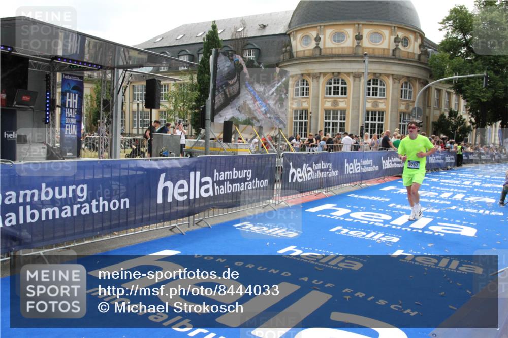 29.06.2025 - hella hamburg halbmarathon Michael Strokosch http://msf.ph/oto/8444033 29.06.2025 10:26:02 Ziel 9767, 10468 meine-sportfotos.de