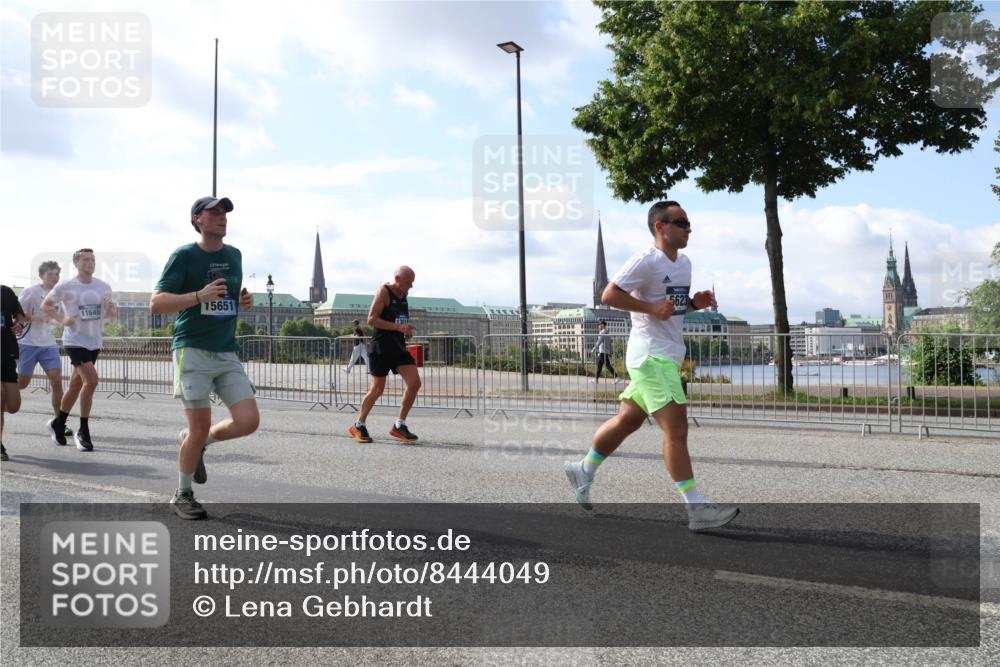 29.06.2025 - hella hamburg halbmarathon Lena Gebhardt http://msf.ph/oto/8444049 29.06.2025 09:53:13 Lombardsbrücke 11648, 15651, 5623, 1012, 1070, 1163, 1176, 1391, 1466, 1558, 1613, 1735, 1750, 1759, 1782, 2048, 2213, 2233, 2234, 2365, 2402, 2590, 2623, 2788, 2970, 3021, 3098, 3109, 3124, 3146, 3304, 3907, 3917, 3928, 4080, 4091, 4277, 4310, 4553, 4691, 4933, 4981, 4997, 5022, 5132, 5476, 5623, 5624, 5682, 5692, 6081, 6152, 6203, 6375, 6460, 6712, 6716, 7005, 7093, 7147, 7204, 7322, 7325, 7450, 7599, 7765, 7843, 8063, 8145, 8467, 8664, 9126 meine-sportfotos.de