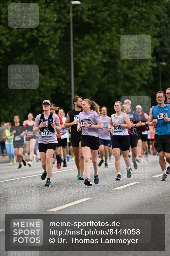 29.06.2025 - hella hamburg halbmarathon Dr. Thomas Lammeyer http://msf.ph/oto/8444058 29.06.2025 10:57:46 Kennedybrücke 1753, 2291, 3226, 4591, 5562, 6041, 6044, 6913, 7039, 7611, 7890, 8212, 8414, 8515, 8906, 9103, 9368, 9545, 9685, 10490, 11268 meine-sportfotos.de