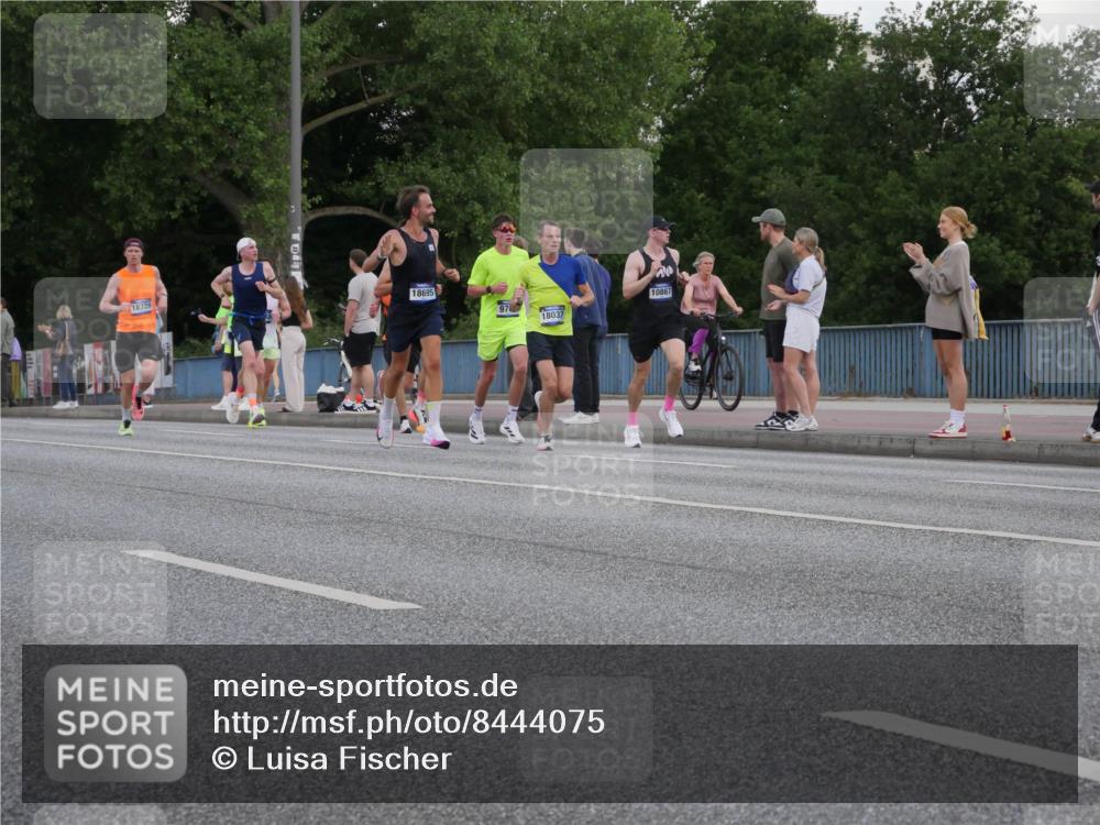 29.06.2025 - hella hamburg halbmarathon Luisa Fischer http://msf.ph/oto/8444075 29.06.2025 09:45:17 Kennedybrücke 18328, 18695, 10867, 97, 18037, 1271, 9565, 9767, 10867 meine-sportfotos.de