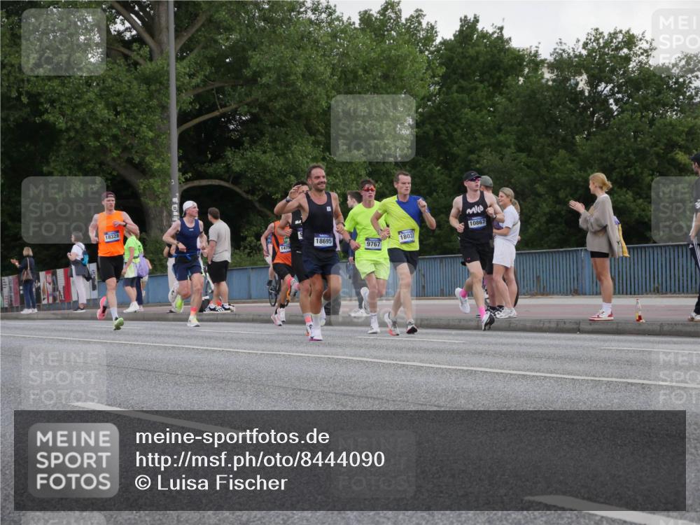 29.06.2025 - hella hamburg halbmarathon Luisa Fischer http://msf.ph/oto/8444090 29.06.2025 09:45:17 Kennedybrücke 18328, 10867, 18695, 1475, 18037, 9767, 1271, 9565, 9767, 10867 meine-sportfotos.de
