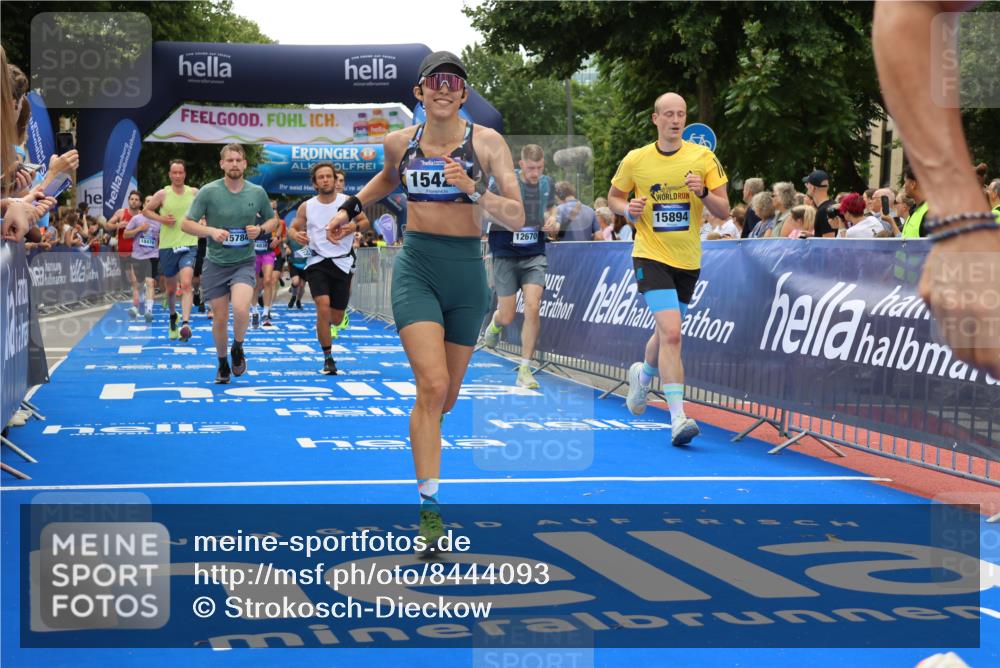 29.06.2025 - hella hamburg halbmarathon Strokosch-Dieckow http://msf.ph/oto/8444093 29.06.2025 10:49:22 Ziel 1342, 1476, 2878, 4183, 4185, 6158, 8437, 8813, 9348, 10053, 10189, 11339, 11779, 11819, 12670, 13269, 13450, 14526, 14838, 15422, 15784, 15894, 15966, 16891, 18476, 18887, 18960 meine-sportfotos.de