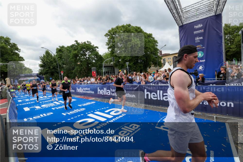 29.06.2025 - hella hamburg halbmarathon Zöllner http://msf.ph/oto/8444094 29.06.2025 10:57:01 Ziel 1485, 1955, 2282, 2759, 4299, 5033, 6835, 8669, 11043, 11212, 11638, 14678, 15097, 16470, 16620, 18719, 19091 meine-sportfotos.de