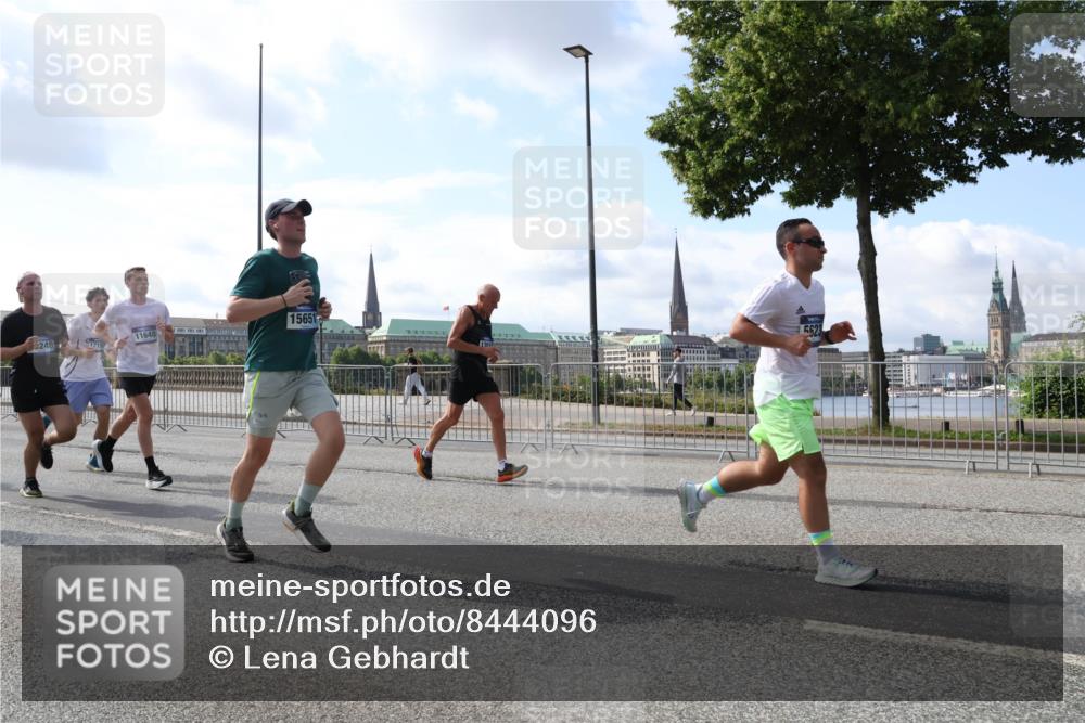29.06.2025 - hella hamburg halbmarathon Lena Gebhardt http://msf.ph/oto/8444096 29.06.2025 09:53:13 Lombardsbrücke 246, 15651, 11648, 88888, 17190, 5623, 1012, 1070, 1163, 1176, 1391, 1466, 1558, 1613, 1735, 1750, 1759, 1782, 2048, 2213, 2233, 2234, 2365, 2402, 2590, 2623, 2788, 2970, 3021, 3098, 3109, 3124, 3146, 3304, 3907, 3917, 3928, 4080, 4091, 4277, 4310, 4553, 4691, 4933, 4981, 4997, 5022, 5132, 5476, 5623, 5624, 5682, 5692, 6081, 6152, 6203, 6375, 6460, 6712, 6716, 7005, 7093, 7147, 7204, 7322, 7325, 7450, 7599, 7765, 7843, 8063, 8145, 8467, 8664, 9126 meine-sportfotos.de