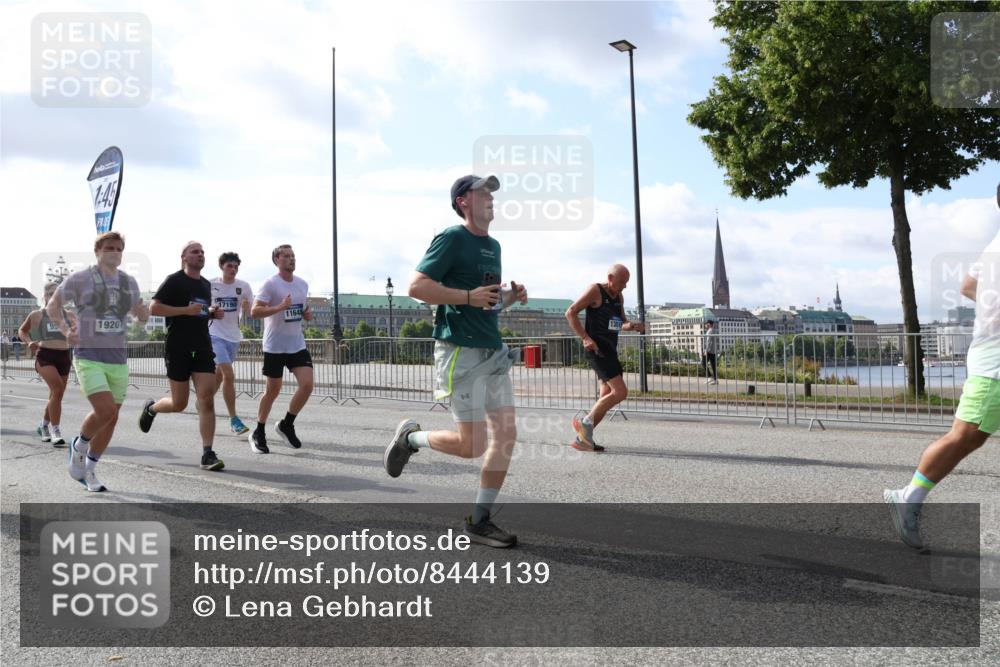 29.06.2025 - hella hamburg halbmarathon Lena Gebhardt http://msf.ph/oto/8444139 29.06.2025 09:53:13 Lombardsbrücke 1, 45, 17190, 11648, 19207, 1012, 1070, 1163, 1176, 1391, 1466, 1558, 1613, 1735, 1750, 1759, 1782, 2048, 2213, 2233, 2234, 2365, 2402, 2590, 2623, 2788, 2970, 3021, 3098, 3109, 3124, 3146, 3304, 3907, 3917, 3928, 4080, 4091, 4277, 4310, 4553, 4691, 4933, 4981, 4997, 5022, 5132, 5476, 5623, 5624, 5682, 5692, 6081, 6152, 6203, 6375, 6460, 6712, 6716, 7005, 7093, 7147, 7204, 7322, 7325, 7450, 7599, 7765, 7843, 8063, 8145, 8467, 8664, 9126 meine-sportfotos.de