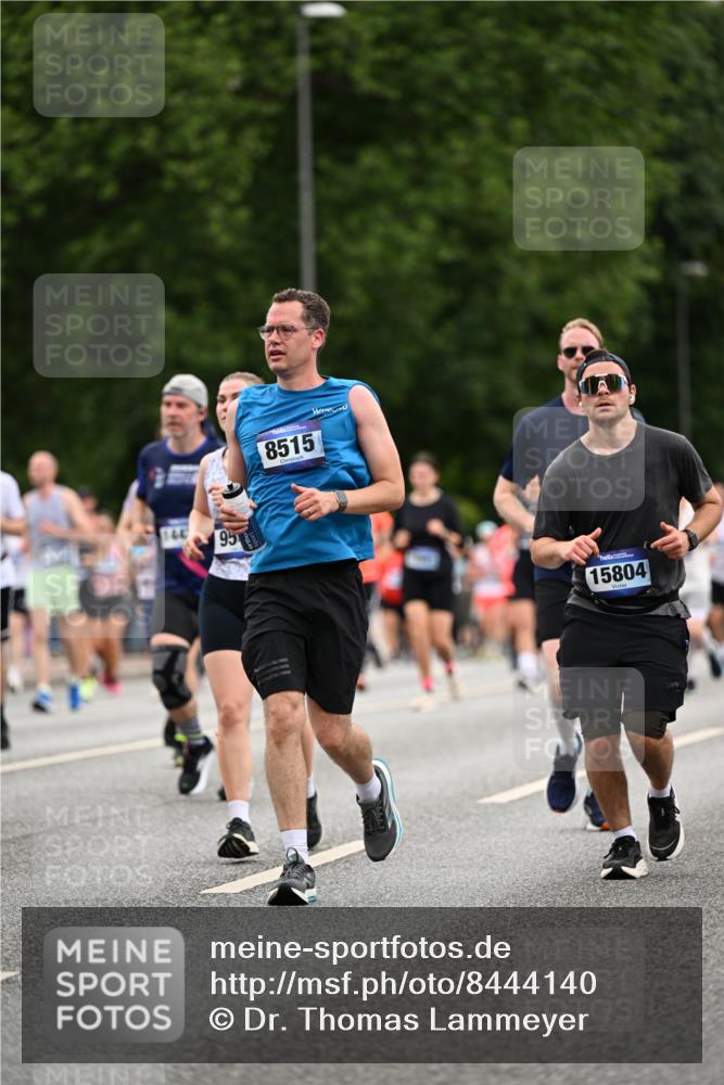 29.06.2025 - hella hamburg halbmarathon Dr. Thomas Lammeyer http://msf.ph/oto/8444140 29.06.2025 10:57:50 Kennedybrücke 1753, 2291, 2528, 3226, 4591, 5562, 6041, 6044, 6913, 7039, 7068, 7611, 7876, 7890, 8212, 8414, 8515, 8906, 9103, 9545, 9685, 10175, 10490, 11268 meine-sportfotos.de