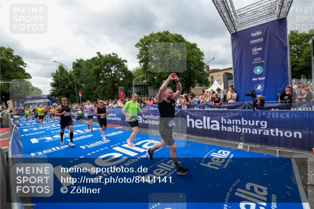 29.06.2025 - hella hamburg halbmarathon Zöllner http://msf.ph/oto/8444141 29.06.2025 10:57:02 Ziel 1485, 2282, 2759, 4299, 5033, 8669, 11043, 11143, 11212, 11638, 14678, 15097, 16470, 16620, 18719, 19091 meine-sportfotos.de