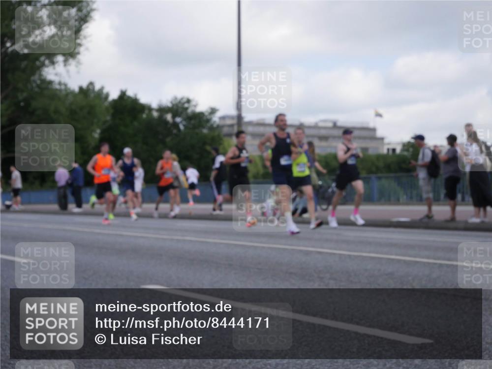 29.06.2025 - hella hamburg halbmarathon Luisa Fischer http://msf.ph/oto/8444171 29.06.2025 09:45:20 Kennedybrücke 1271, 9565, 9767, 10867 meine-sportfotos.de