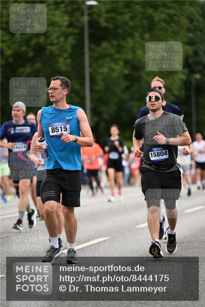 29.06.2025 - hella hamburg halbmarathon Dr. Thomas Lammeyer http://msf.ph/oto/8444175 29.06.2025 10:57:50 Kennedybrücke 1753, 2291, 2528, 3226, 4591, 5562, 6041, 6044, 6913, 7039, 7068, 7611, 7876, 7890, 8212, 8414, 8515, 8906, 9103, 9545, 9685, 10175, 10490, 11268 meine-sportfotos.de