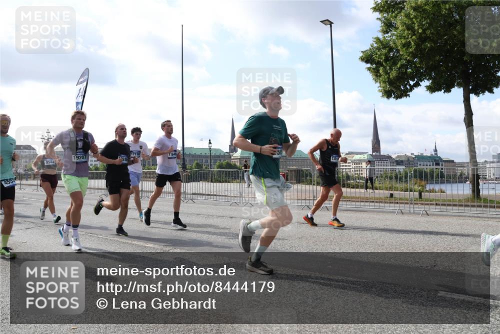 29.06.2025 - hella hamburg halbmarathon Lena Gebhardt http://msf.ph/oto/8444179 29.06.2025 09:53:14 Lombardsbrücke 4553, 19207, 10246, 9544, 17190, 11648, 56, 1012, 1070, 1163, 1176, 1391, 1466, 1558, 1735, 1750, 1759, 1782, 2048, 2213, 2233, 2234, 2365, 2402, 2590, 2623, 2788, 2970, 3021, 3098, 3146, 3304, 3907, 3917, 3928, 4080, 4091, 4277, 4310, 4553, 4691, 4933, 4981, 4997, 5022, 5132, 5460, 5476, 5623, 5624, 5682, 5692, 6081, 6152, 6203, 6282, 6375, 6460, 6712, 6716, 7005, 7093, 7147, 7204, 7322, 7325, 7450, 7599, 7765, 7843, 8063, 8145, 8467, 8664, 9126 meine-sportfotos.de