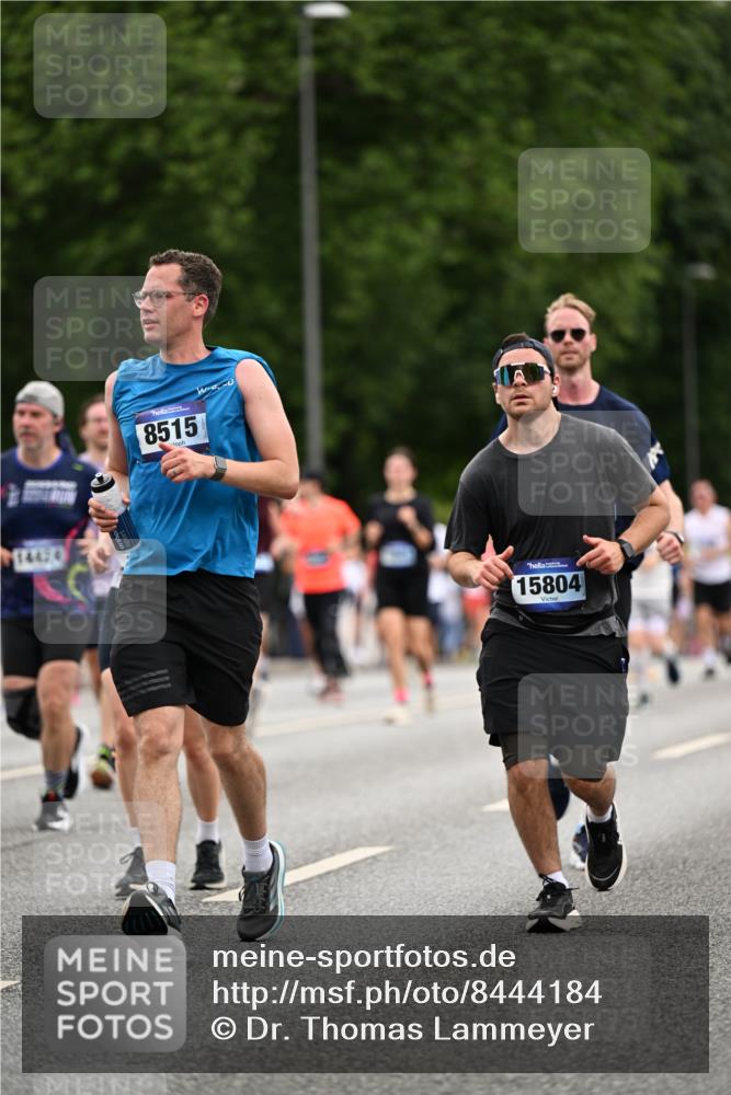 29.06.2025 - hella hamburg halbmarathon Dr. Thomas Lammeyer http://msf.ph/oto/8444184 29.06.2025 10:57:51 Kennedybrücke 1753, 1900, 2291, 2528, 2701, 3226, 4591, 5562, 6041, 6044, 6913, 7039, 7068, 7611, 7876, 7890, 8212, 8414, 8515, 8906, 9103, 9545, 9685, 10175, 10490, 11268 meine-sportfotos.de