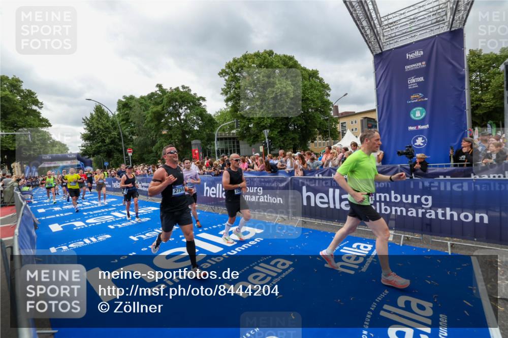 29.06.2025 - hella hamburg halbmarathon Zöllner http://msf.ph/oto/8444204 29.06.2025 10:57:03 Ziel 1485, 2282, 2759, 4299, 5033, 8669, 11043, 11143, 11212, 11638, 14678, 15097, 16470, 16620, 16909, 18719, 19091 meine-sportfotos.de
