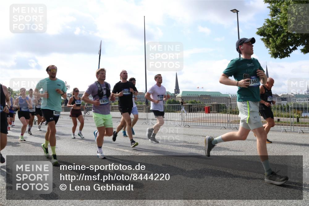 29.06.2025 - hella hamburg halbmarathon Lena Gebhardt http://msf.ph/oto/8444220 29.06.2025 09:53:14 Lombardsbrücke 7204, 34, 7765, 19207, 4553, 10246, 11648, 15651, 1012, 1070, 1163, 1176, 1391, 1466, 1558, 1735, 1750, 1759, 1782, 2048, 2213, 2233, 2234, 2365, 2402, 2590, 2623, 2788, 2970, 3021, 3098, 3146, 3304, 3907, 3917, 3928, 4080, 4091, 4277, 4310, 4553, 4691, 4933, 4981, 4997, 5022, 5132, 5460, 5476, 5623, 5624, 5682, 5692, 6081, 6152, 6203, 6282, 6375, 6460, 6712, 6716, 7005, 7093, 7147, 7204, 7322, 7325, 7450, 7599, 7765, 7843, 8063, 8145, 8467, 8664, 9126 meine-sportfotos.de