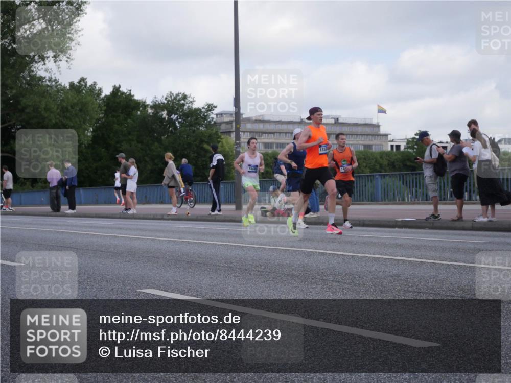 29.06.2025 - hella hamburg halbmarathon Luisa Fischer http://msf.ph/oto/8444239 29.06.2025 09:45:22 Kennedybrücke 15483, 1832, 14, 1271, 7380, 9565, 9767, 10867 meine-sportfotos.de