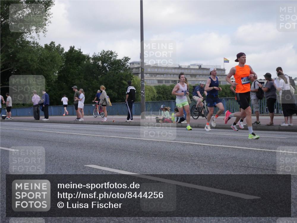 29.06.2025 - hella hamburg halbmarathon Luisa Fischer http://msf.ph/oto/8444256 29.06.2025 09:45:22 Kennedybrücke 18328, 1271, 7380, 9565, 9767, 10867 meine-sportfotos.de