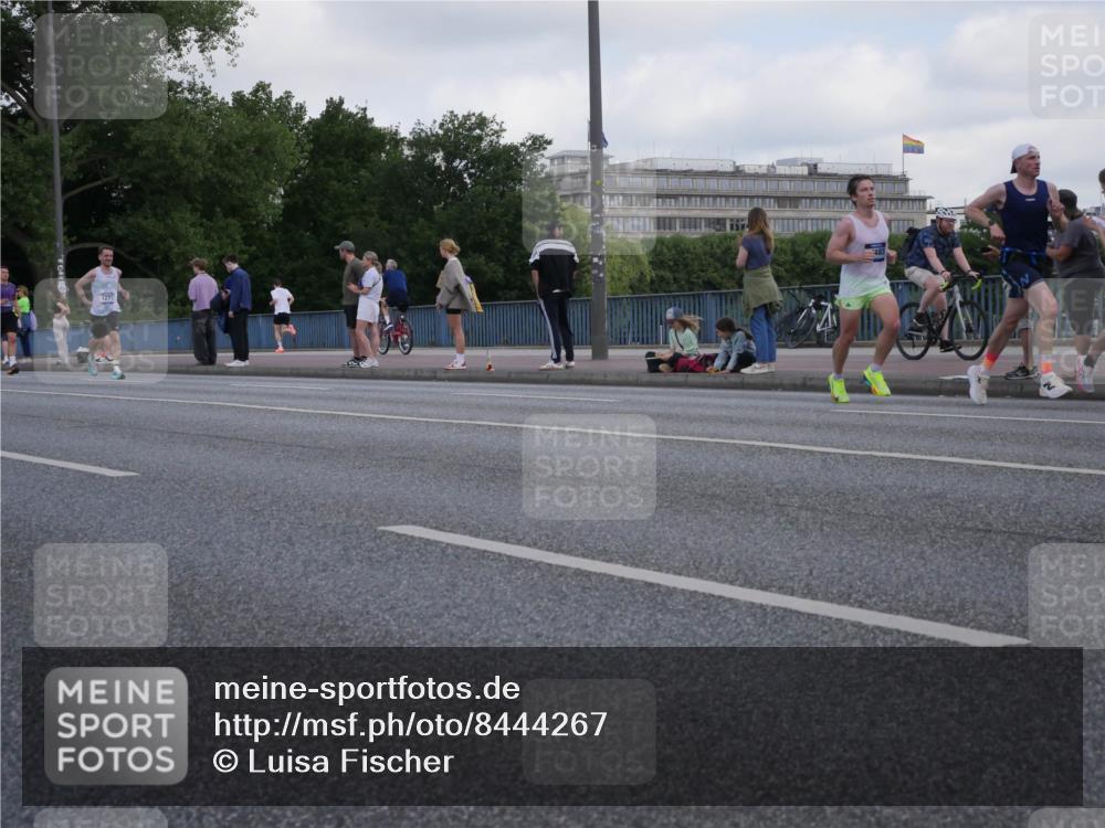 29.06.2025 - hella hamburg halbmarathon Luisa Fischer http://msf.ph/oto/8444267 29.06.2025 09:45:22 Kennedybrücke 1271, 48, 1271, 7380, 9565, 9767, 10867 meine-sportfotos.de