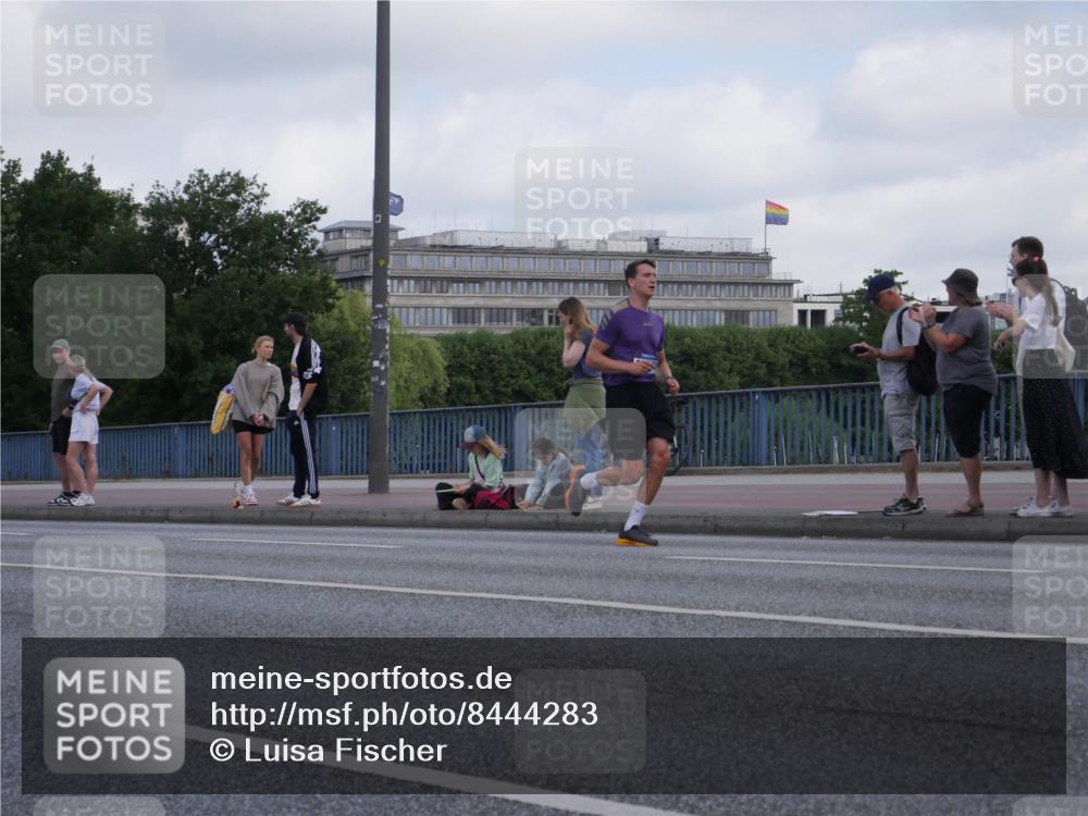29.06.2025 - hella hamburg halbmarathon Luisa Fischer http://msf.ph/oto/8444283 29.06.2025 09:45:28 Kennedybrücke 1271, 7380 meine-sportfotos.de