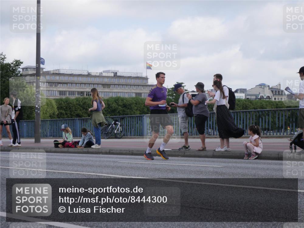 29.06.2025 - hella hamburg halbmarathon Luisa Fischer http://msf.ph/oto/8444300 29.06.2025 09:45:29 Kennedybrücke 1271, 7380 meine-sportfotos.de