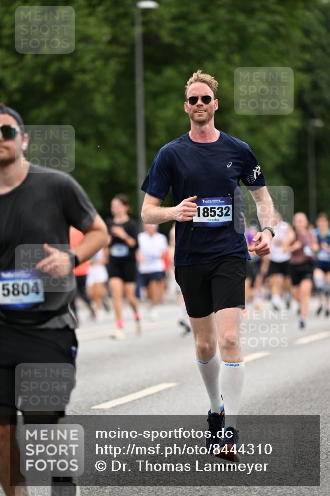 29.06.2025 - hella hamburg halbmarathon Dr. Thomas Lammeyer http://msf.ph/oto/8444310 29.06.2025 10:57:53 Kennedybrücke 1753, 1900, 2291, 2528, 2701, 3226, 4591, 5562, 6041, 6044, 6913, 7039, 7068, 7611, 7876, 7890, 8212, 8414, 8515, 8906, 9103, 9545, 9685, 10175, 10490, 11268 meine-sportfotos.de
