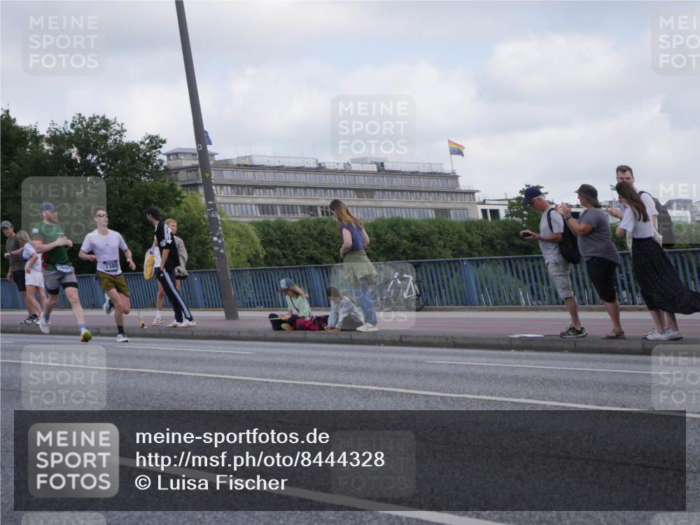 29.06.2025 - hella hamburg halbmarathon Luisa Fischer http://msf.ph/oto/8444328 29.06.2025 09:45:30 Kennedybrücke 7380, 1271, 7380 meine-sportfotos.de