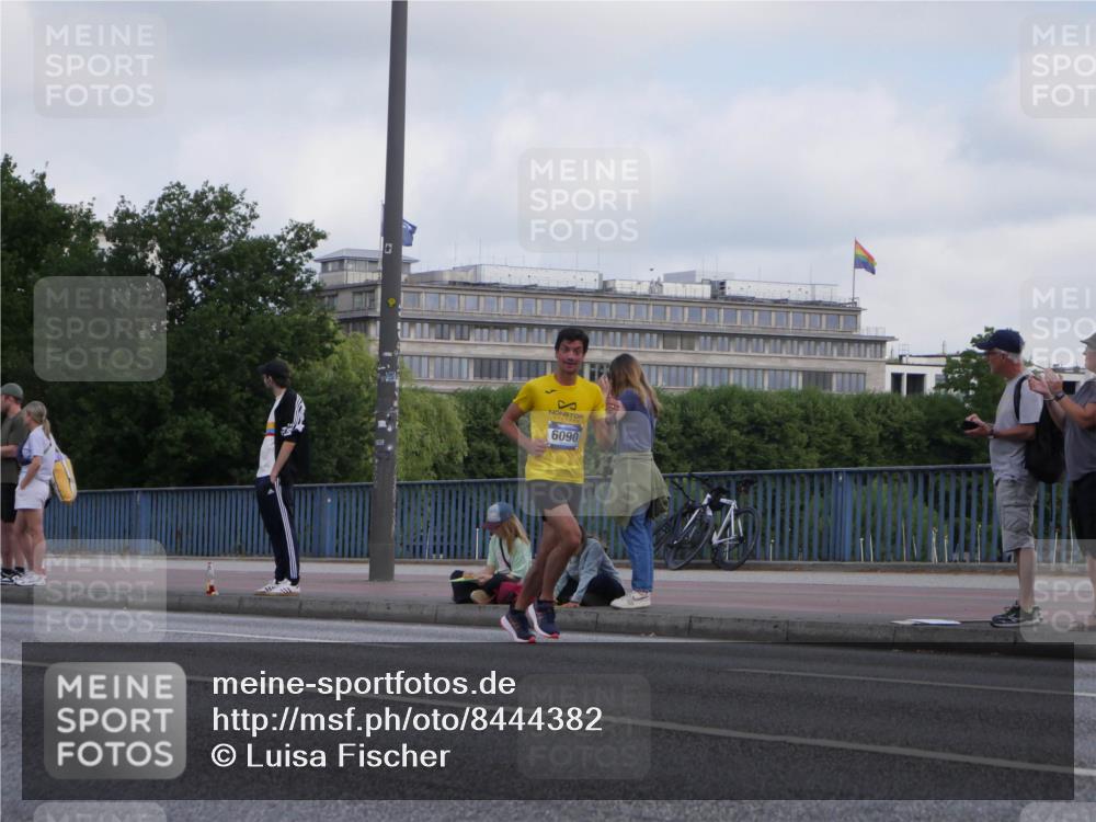29.06.2025 - hella hamburg halbmarathon Luisa Fischer http://msf.ph/oto/8444382 29.06.2025 09:45:39 Kennedybrücke 6090, 2075, 6090 meine-sportfotos.de