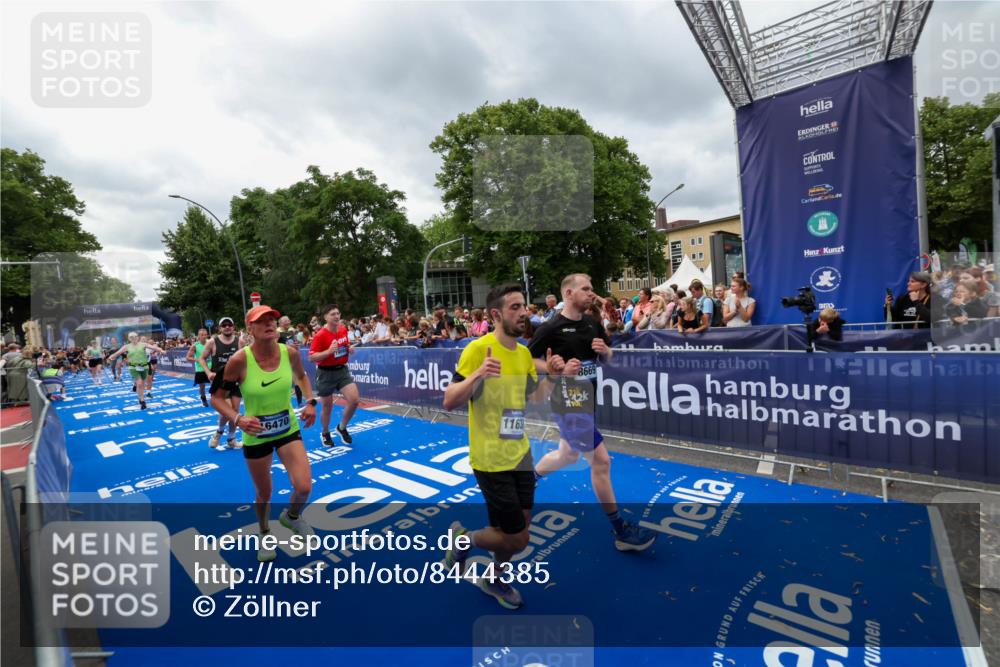 29.06.2025 - hella hamburg halbmarathon Zöllner http://msf.ph/oto/8444385 29.06.2025 10:57:07 Ziel 1485, 4261, 4299, 8669, 11143, 11212, 11638, 13691, 14408, 14588, 16470, 16909, 17617, 18208, 18719, 19091 meine-sportfotos.de