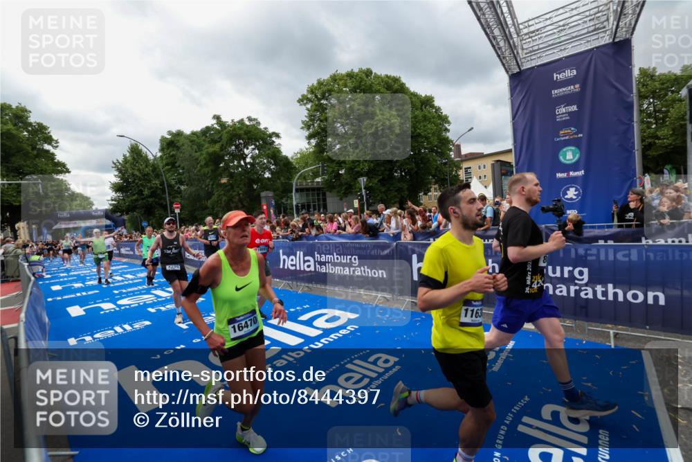29.06.2025 - hella hamburg halbmarathon Zöllner http://msf.ph/oto/8444397 29.06.2025 10:57:07 Ziel 1485, 4261, 4299, 8669, 11143, 11212, 11638, 13691, 14408, 14588, 16470, 16909, 17617, 18208, 18719, 19091 meine-sportfotos.de