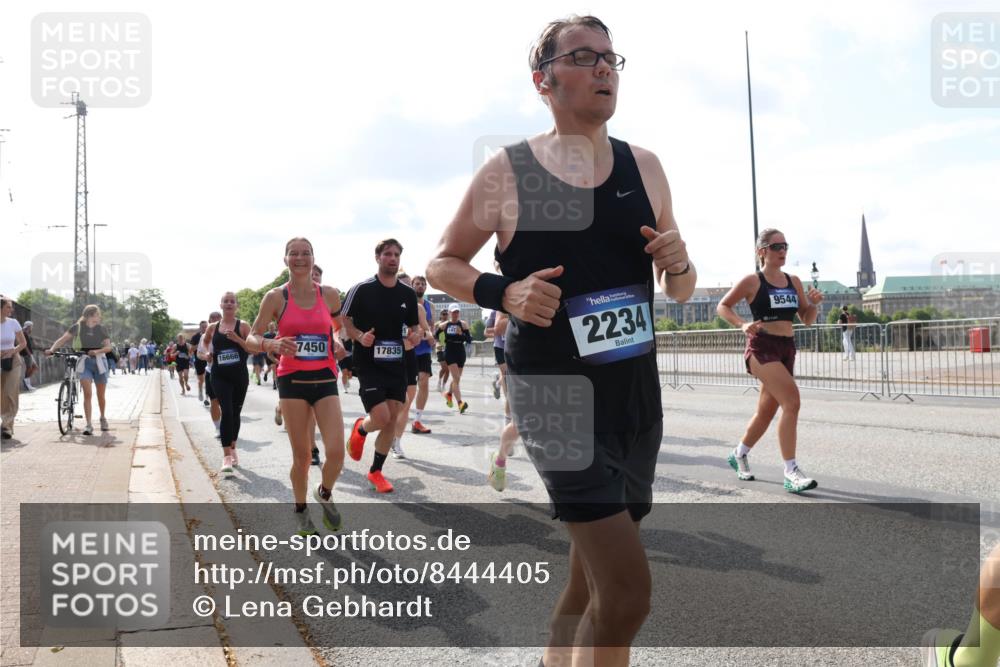 29.06.2025 - hella hamburg halbmarathon Lena Gebhardt http://msf.ph/oto/8444405 29.06.2025 09:53:15 Lombardsbrücke 7450, 16666, 17835, 2234, 9544, 1012, 1070, 1163, 1176, 1391, 1466, 1558, 1735, 1750, 1759, 1782, 2048, 2213, 2233, 2234, 2365, 2402, 2590, 2623, 2788, 2970, 3021, 3098, 3146, 3304, 3907, 3917, 3928, 4080, 4091, 4277, 4310, 4553, 4691, 4933, 4981, 4997, 5022, 5132, 5460, 5476, 5623, 5624, 5682, 5692, 6081, 6152, 6203, 6282, 6375, 6460, 6712, 6716, 7005, 7093, 7147, 7204, 7322, 7325, 7450, 7599, 7765, 8063, 8145, 8467, 8664, 9126, 13009 meine-sportfotos.de