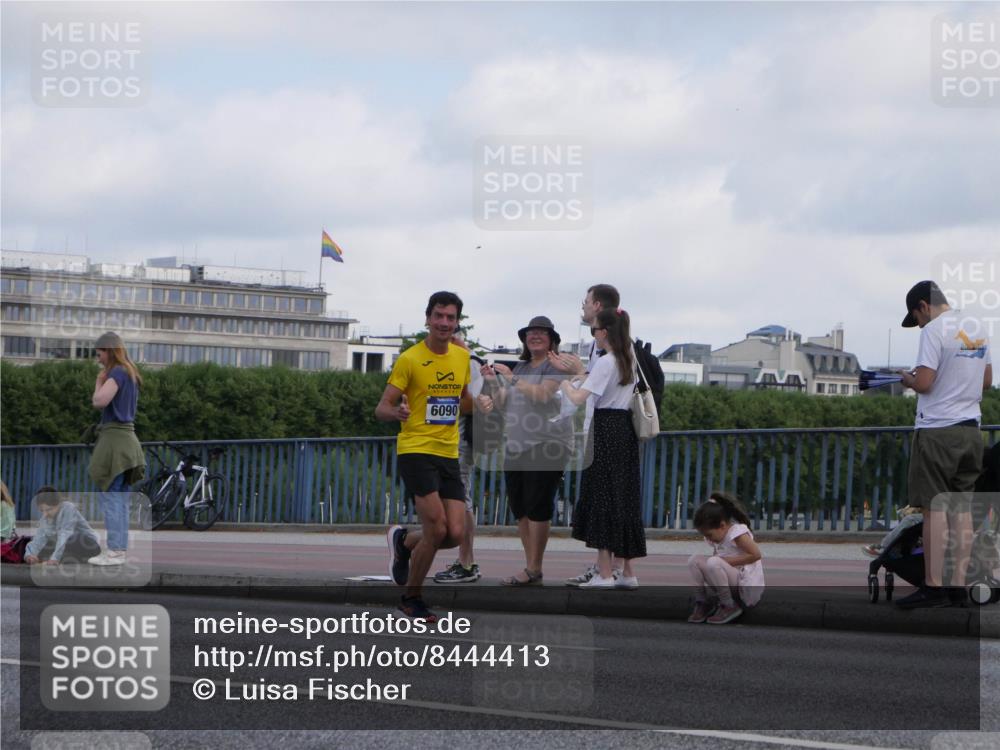 29.06.2025 - hella hamburg halbmarathon Luisa Fischer http://msf.ph/oto/8444413 29.06.2025 09:45:40 Kennedybrücke 6090, 2075, 6090 meine-sportfotos.de