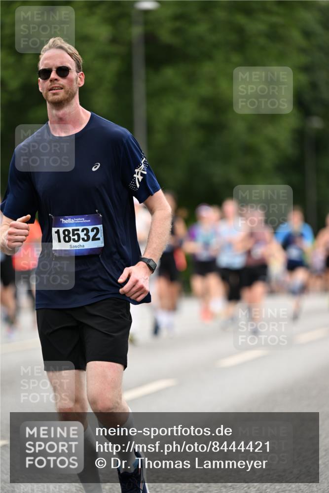 29.06.2025 - hella hamburg halbmarathon Dr. Thomas Lammeyer http://msf.ph/oto/8444421 29.06.2025 10:57:54 Kennedybrücke 1753, 1900, 2291, 2528, 2701, 3226, 4591, 5562, 6041, 6044, 6913, 7068, 7611, 7876, 7890, 8212, 8414, 8515, 8906, 9103, 9545, 9685, 10175, 11268 meine-sportfotos.de