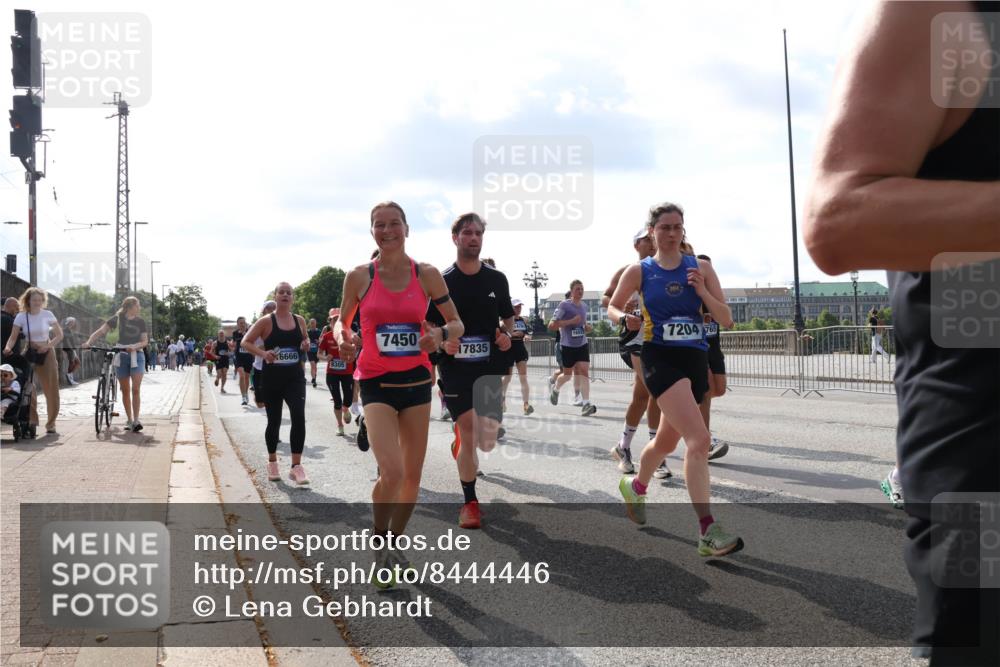 29.06.2025 - hella hamburg halbmarathon Lena Gebhardt http://msf.ph/oto/8444446 29.06.2025 09:53:15 Lombardsbrücke 6666, 9305, 7450, 17835, 7204, 765, 1012, 1070, 1163, 1176, 1391, 1466, 1558, 1735, 1750, 1759, 1782, 2048, 2213, 2233, 2234, 2365, 2402, 2590, 2623, 2788, 2970, 3021, 3098, 3146, 3304, 3907, 3917, 3928, 4080, 4091, 4277, 4310, 4553, 4691, 4933, 4981, 4997, 5022, 5132, 5460, 5476, 5623, 5624, 5682, 5692, 6081, 6152, 6203, 6282, 6375, 6460, 6712, 6716, 7005, 7093, 7147, 7204, 7322, 7325, 7450, 7599, 7765, 8063, 8145, 8467, 8664, 9126, 13009 meine-sportfotos.de